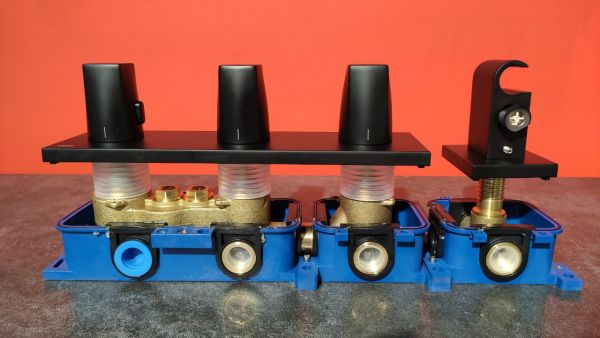 Термостатичний змішувач на 4 споживача Tres B-system, чорний матовий 30725401NM