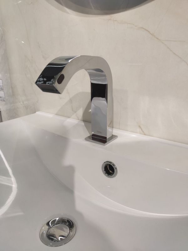 ELECTRONIC Електронний змішувач для умивальника з 1 виходом води та автоматичним дозатором мила-39210304